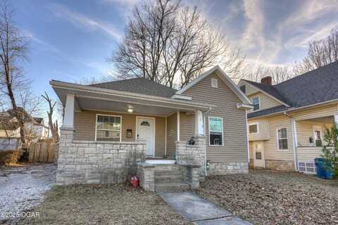 210 W 10th Street, Carthage, MO 64836