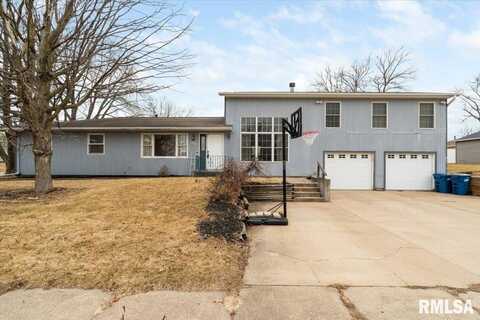 820 W DAVENPORT Street, Eldridge, IA 52748