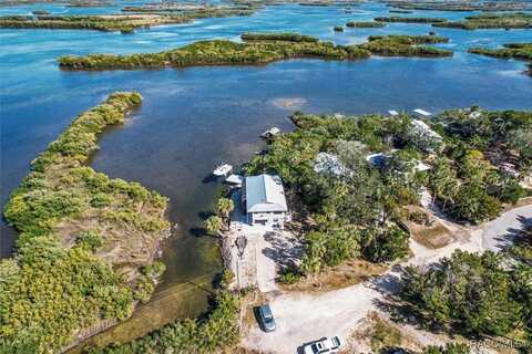 605 N Lake Circle, Crystal River, FL 34429