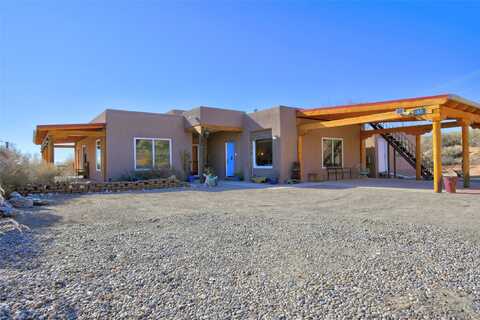 601 Reclining Acres Rd, Corrales, NM 87048