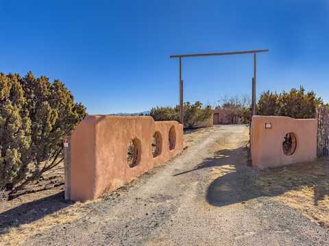 74 Las Estrellas, Santa Fe, NM 87507