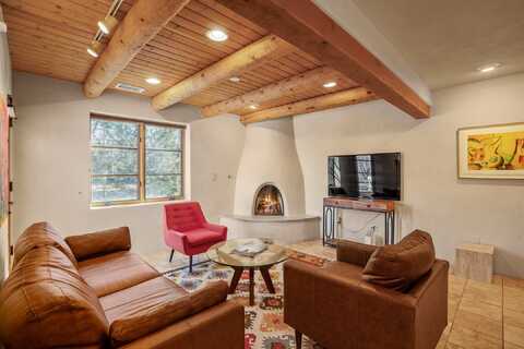 103 Catron, Santa Fe, NM 87501