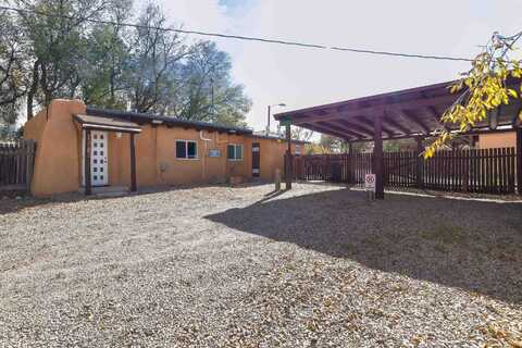 104 Brooks Street, Taos, NM 87571