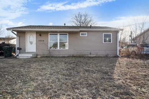 1609 Golden Valley Drive, Waterloo, IA 50703