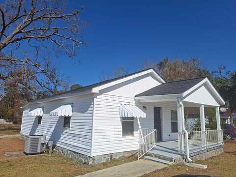 15 Victor St., Hazlehurst, GA 31539