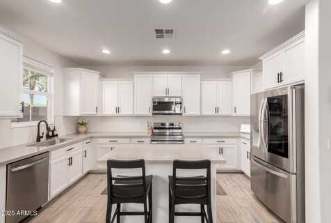 5460 S DILLON Circle, Mesa, AZ 85212