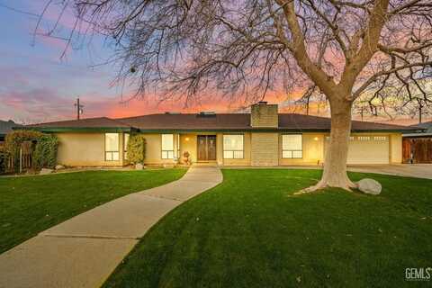 2506 Holladay Avenue, Bakersfield, CA 93313