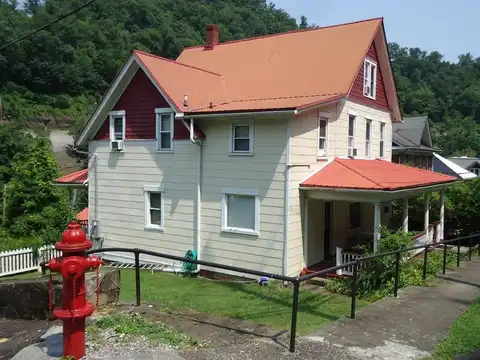 120 Maple Avenue, WELCH, WV 24801