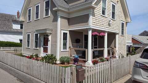 9 Bradford Street, Provincetown, MA 02657