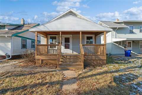 869 Oakland Road NE, Cedar Rapids, IA 52402