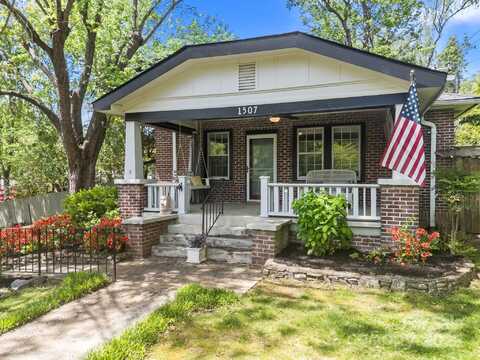1507 Druid Hills Avenue, Hendersonville, NC 28791