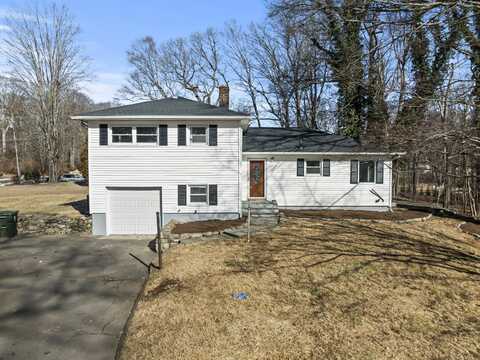 1 Wakerobin Road, Norwalk, CT 06851