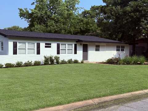 601 Blackstone Road, Mary Esther, FL 32569