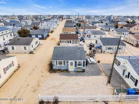 37 E Penguin Way, Lavallette, NJ 08735