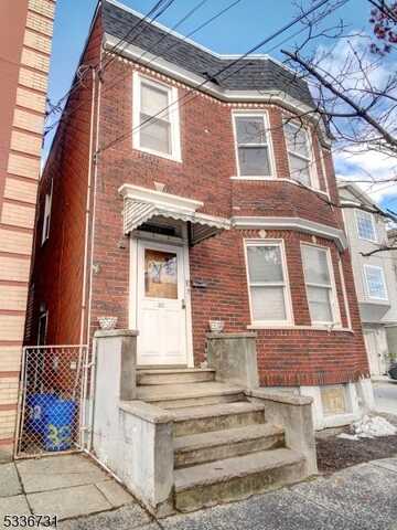 322 N 10th St, Newark, NJ 07107