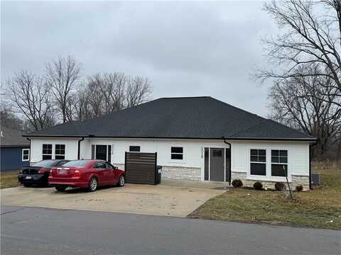 202 SE 8th Street, Oak Grove, MO 64075