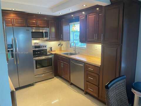 3050 E Sunrise Lakes Dr, Sunrise, FL 33322