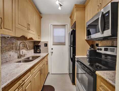 16701 NE 13th Ave, Miami, FL 33162