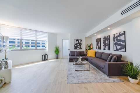 825 Brickell Bay Dr, Miami, FL 33131
