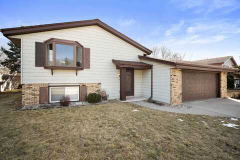 527 Sheridan Dr, West Bend, WI 53095