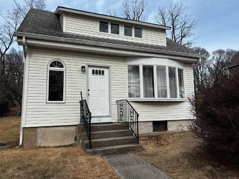 75 North Street, Huntington Station, NY 11746