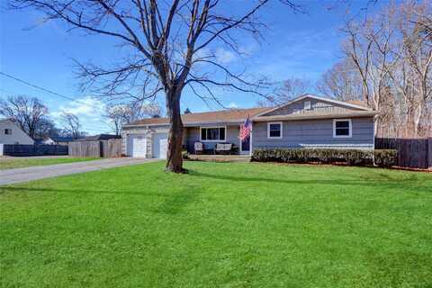 168 Flower Road, Shirley, NY 11967