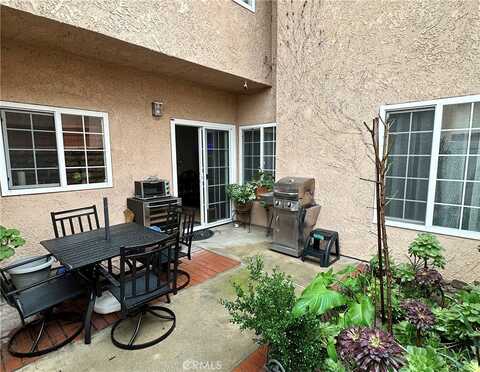 7615 Glade Avenue, Canoga Park, CA 91304
