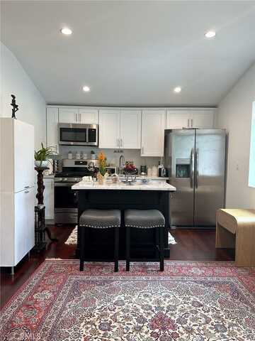 5545 Mason Avenue, Woodland Hills, CA 91367