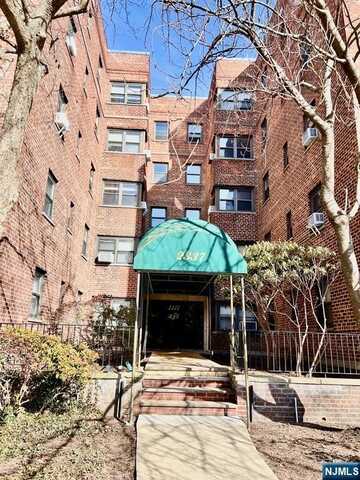 2337 Hudson Terrace C11, Fort Lee, NJ 07024