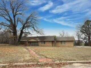 925 Sunset Drive, Wewoka, OK 74884