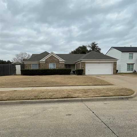 204 Commonwealth Circle, Grand Prairie, TX 75052