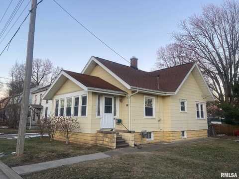 310 N CHEROKEE Street, Taylorville, IL 62568