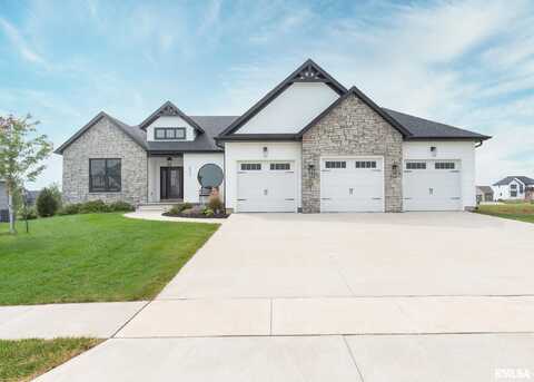 6546 CARDINAL Road, Bettendorf, IA 52722