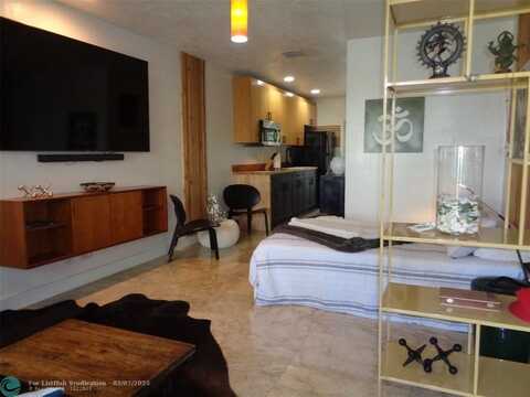 728 NE 13th Ct, Fort Lauderdale, FL 33304