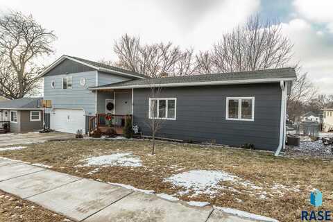 205 S 1st Ave, Brandon, SD 57005