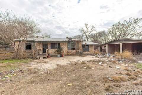 313 Shalimar Rd., Poteet, TX 78065