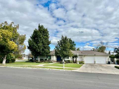 5734 Colonial Avenue N, Fresno, CA 93704