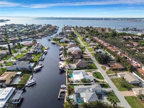 976 N Town And River Drive, Fort Myers, FL 33919