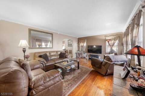 433 W 4th Ave, Roselle, NJ 07203