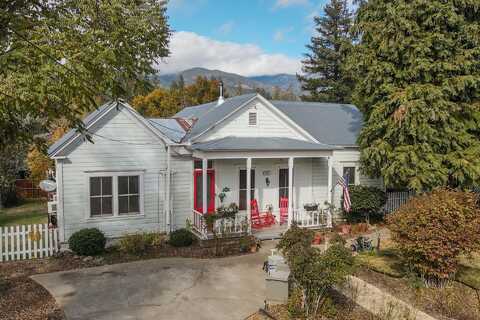 65 Court Street, Weaverville, CA 96093