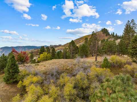 210 Evergreen Dr, Boise, ID 83716