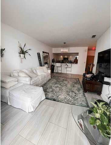 17275 Collins Ave, Sunny Isles Beach, FL 33160