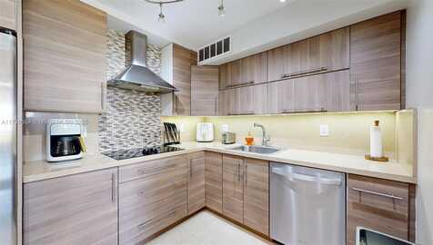 600 N Three Islands Blvd, Hallandale Beach, FL 33009
