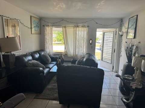 735 Ridge Rd, Lantana, FL 33462