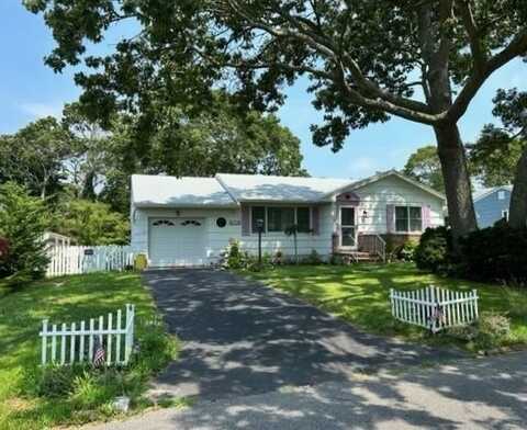 29 Maryland Boulevard, Hampton Bays, NY 11946