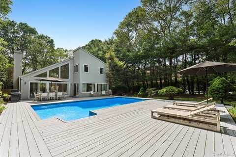 24 Quogue Riverhead Road, Quogue, NY 11959