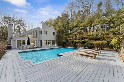 24 Quogue Riverhead Road, Quogue, NY 11959