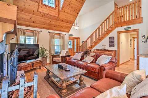 564 Pioneer Road, Lake Arrowhead, CA 92352