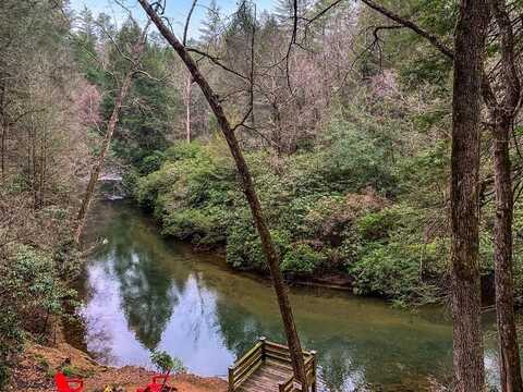 425 River Bend Court, Ellijay, GA 30540
