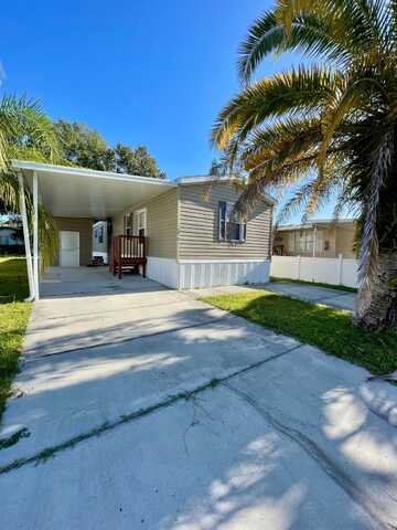 9625 Lake Pine Pl, Tampa, FL 33635